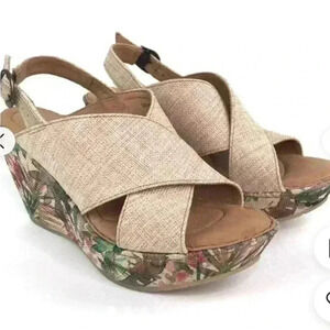 Born Emmy Il Wedge cream Sandal Preowned in Great Condition Women's Size 7